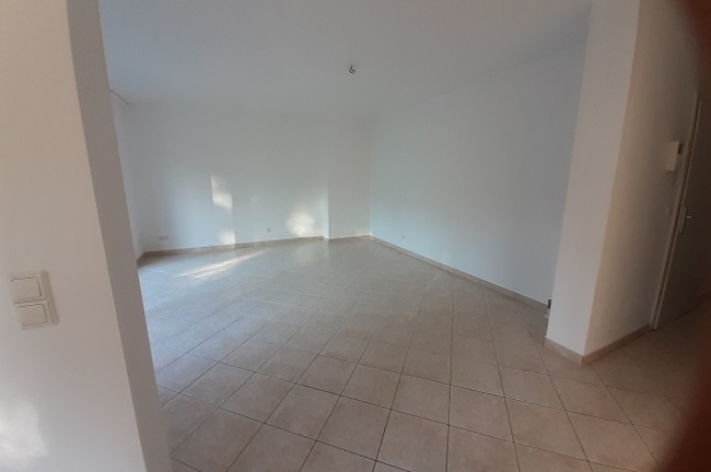 Flur mit Blick ins Wohnzimmer