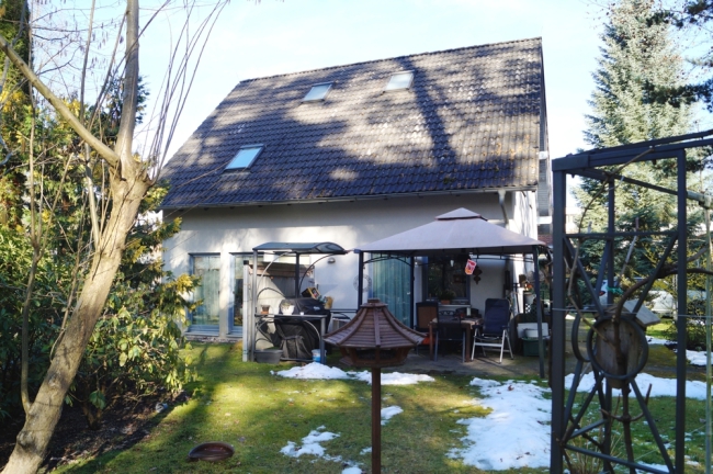 Seitenansicht mit Terrasse