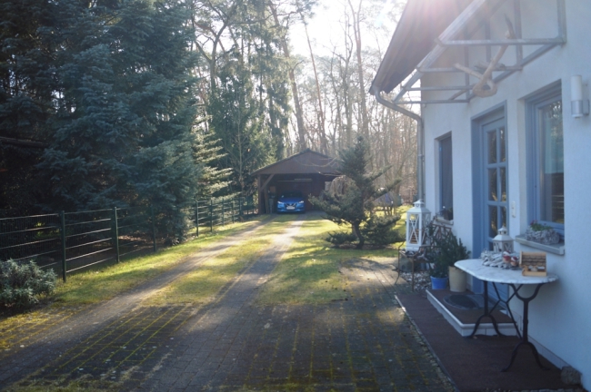 Eingangsbereich mit Auffahrt