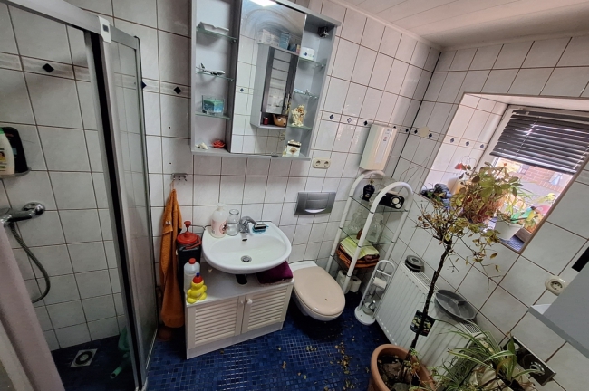 Bad im Nebengebäude