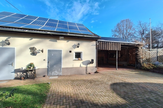 Nebengebäude mit Partyraum