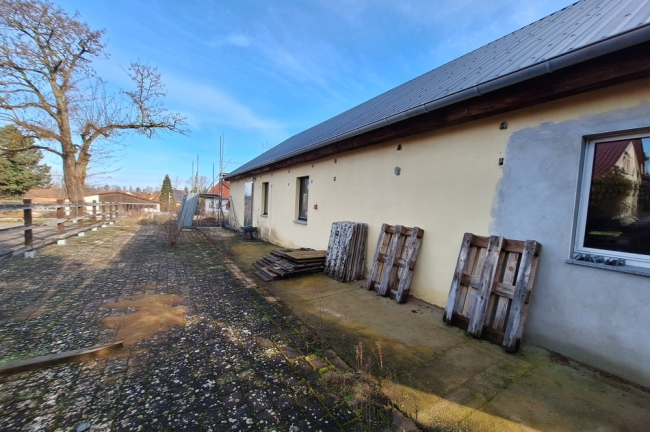 Seitenansicht mit Terrasse