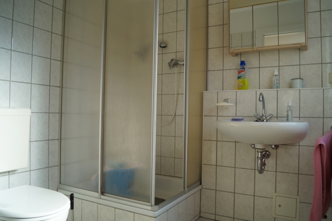 Seitenflügel EG Ferienwohnung Bad