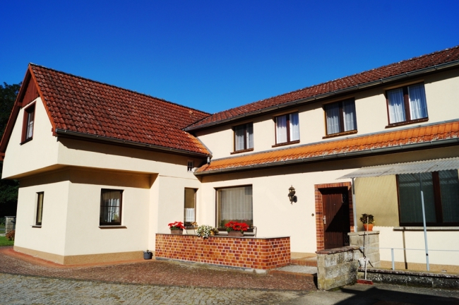 Vorderhaus und Seitenflügel