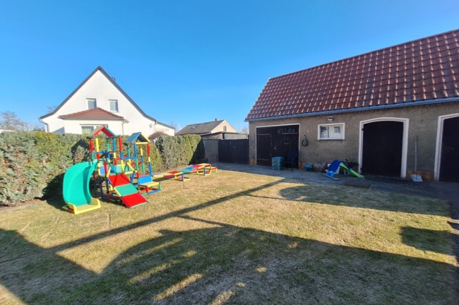 Blick auf das Nebengebäude