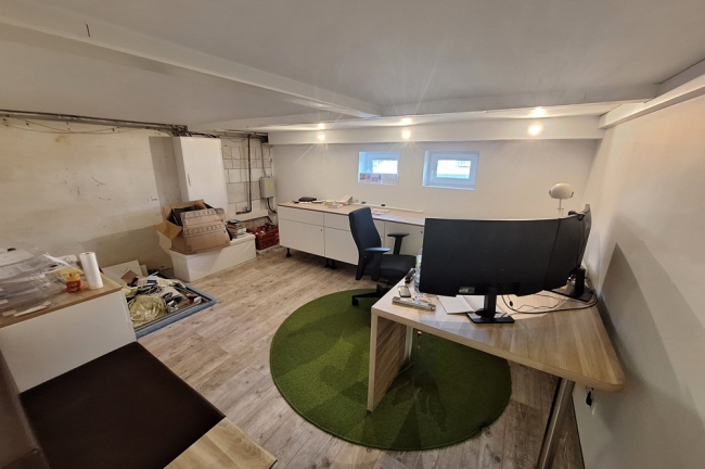 Arbeitszimmer im Keller