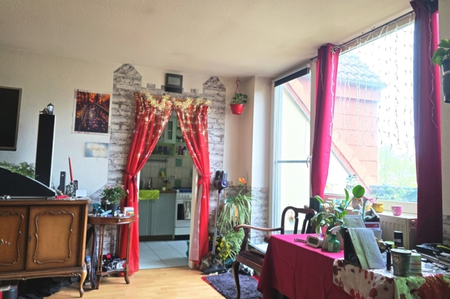 Wohnzimmer mit Blick zur Küche