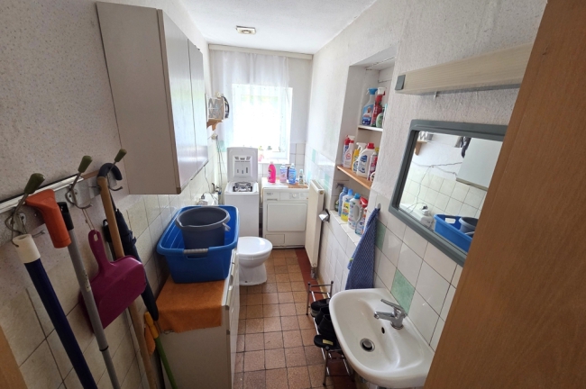 Gäste WC / Waschküche / HWR